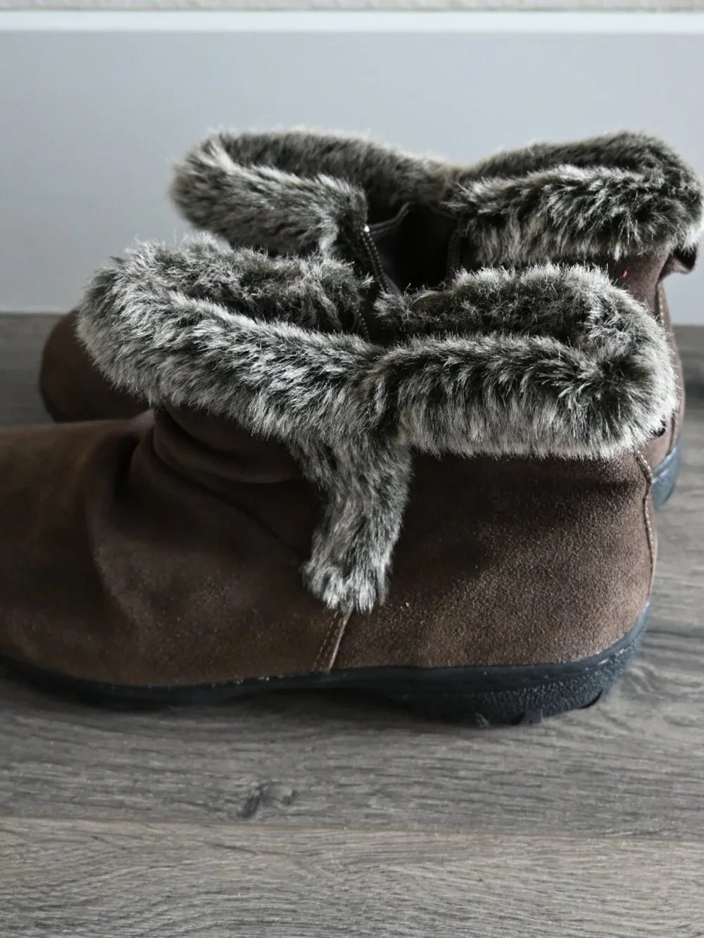 Khombu Insulated Boots Size 9.5 Faux Fur NWT